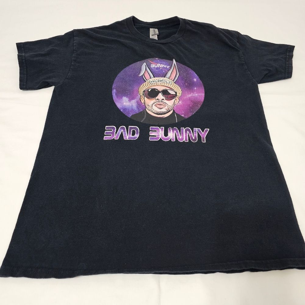 Gildan T-Shirt with Bad Bunny NASA Space Logo Men's Medium 100% Cotton